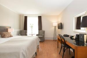Postel nebo postele na pokoji v ubytování Elite Hotel Savoy