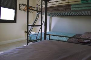 Posteľ alebo postele v izbe v ubytovaní ALBERGUE HOSTING DUERO