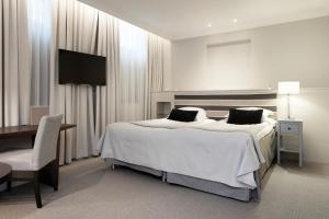 Postel nebo postele na pokoji v ubytování Elite Hotel Savoy