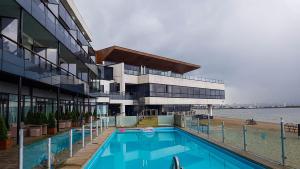 Bazén v ubytování Pirita Beach Apartments & SPA nebo v jeho okolí