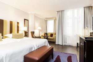 Postel nebo postele na pokoji v ubytování Elite Hotel Savoy