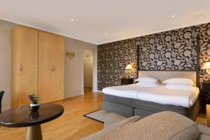 Postel nebo postele na pokoji v ubytování Elite Hotel Savoy