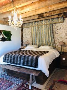 Ένα ή περισσότερα κρεβάτια σε δωμάτιο στο Chambre du parc Élevage Girbal