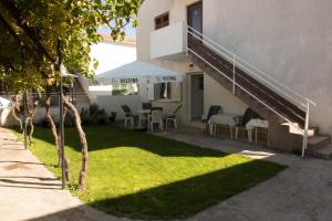 Zahrada ubytování Apartmani Ana Juricev Vodice