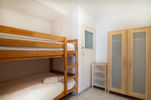 a bedroom with two bunk beds and a closet at PORT I Sistach Rentals in L'Estartit