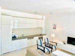 Η κουζίνα ή μικρή κουζίνα στο Lavender Bay Apartment C32