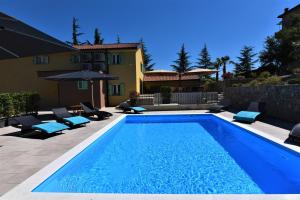 Bazén v ubytování Letorina rooms and apartments with pool nebo v jeho okolí