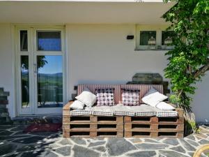 A seating area at Holiday Home Cannubi in Barolo