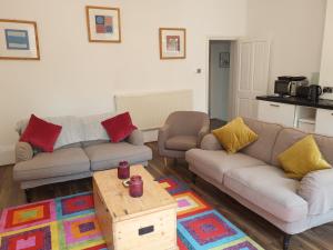 a living room with two couches and a coffee table at St Martins View in York +4 photos