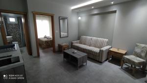Posedenie v ubytovaní ONAR by the sea Luxurious Apartments