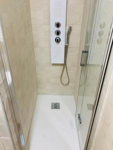 a shower with a glass door and a shower at Moncloa-Arguelles nuevos pisos in Madrid +34 photos
