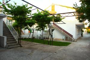 Zahrada ubytování Apartmani Ana Juricev Vodice