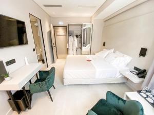 Ένα ή περισσότερα κρεβάτια σε δωμάτιο στο Royalty Hotel Athens
