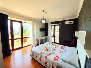 Letto o letti in una camera di Sunrise Hotel