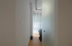 a room with white walls and a door with a window at Villa Wenecja Apartament ALBERO in Poznań