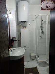 Koupelna v ubytování Fam Pisconti App 6A Camigliatello