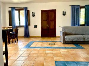 A seating area at Villa Chiara