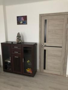 a wooden cabinet next to a door in a room at Apartments na Solnechnoy 9 in Zelenogradsk