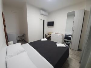 A bed or beds in a room at B&B IONIO