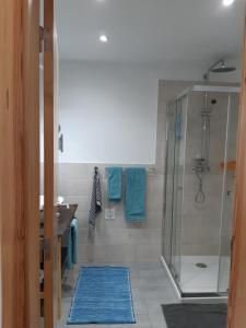 Uma casa de banho em Quinta Quatro Ventos