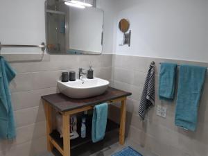 Uma casa de banho em Quinta Quatro Ventos