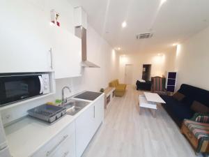 Kuchyňa alebo kuchynka v ubytovaní MÁLAGA VELARDE cENTER