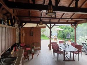 a kitchen and dining room with a table and chairs at Casa Hortensia in Mangalia