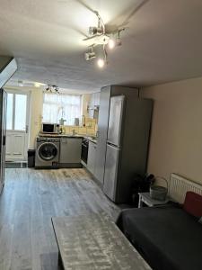2 Bedroom Garden Flat