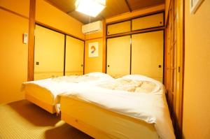 Un pat sau paturi într-o cameră la Takayama - House - Vacation STAY 85996
