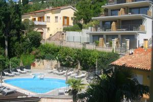 Bazén v ubytování Hotel Galvani nebo v jeho okolí