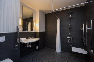Precise Resort Rügen Apartments & SPLASH Erlebniswelt的一间浴室