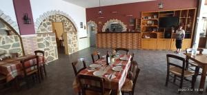 Restoran atau tempat lain untuk makan di Ambeles Apartments