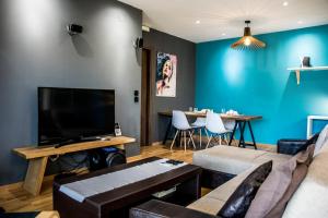 TV a/nebo společenská místnost v ubytování Modern Apartment