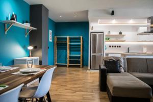 Kuchyň nebo kuchyňský kout v ubytování Modern Apartment