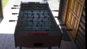 Eine Spielezimmer in der Unterkunft Robinzonski smještaj Green Peak