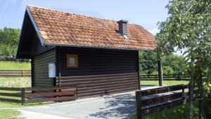 Das Gebäude in dem sich das Ferienhaus befindet