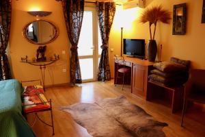 a living room with a large pillow on the floor at La casa color in Lamagdelame