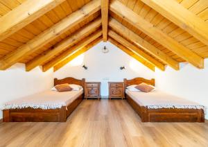 Postel nebo postele na pokoji v ubytování Stone house Goranova kuća