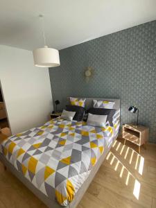 Postel nebo postele na pokoji v ubytování Le Jardin Minelle