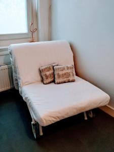 a bench with two pillows on it in a room at H 58 in Amsterdam