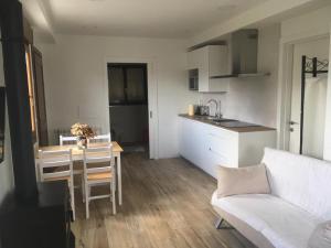 A kitchen or kitchenette at Lizargarate