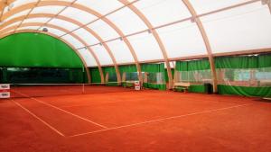 Tenis lub squash w obiekcie Metro Wilson Apartment lub w pobliżu