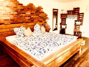 a bed in a room with a brick wall at Gästehaus Annel in Niederhorbach