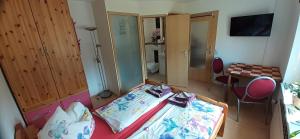 Ein Bett oder Betten in einem Zimmer der Unterkunft Pension "Am Schloß"