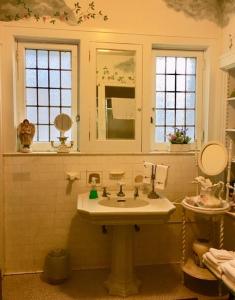a bathroom with a sink and a mirror at Hanover House Bed and Breakfast in Niagara Falls
