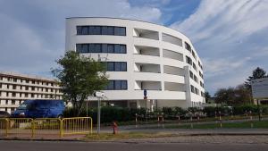 コウォブジェクにあるApartament Bałtyckaの白い建物