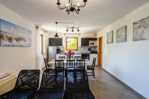 Kuchnia lub aneks kuchenny w obiekcie Downtown Apartment Helena