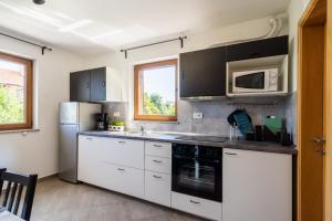 Kuchnia lub aneks kuchenny w obiekcie Downtown Apartment Helena