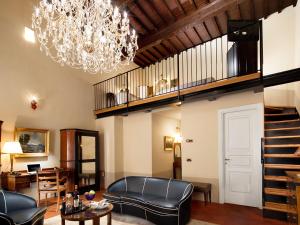 a living room filled with furniture and a fireplace at Graziella Patio Hotel in Arezzo