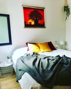 Łóżko lub łóżka w pokoju w obiekcie Gozamena Zarautz (Surf/Mendi)